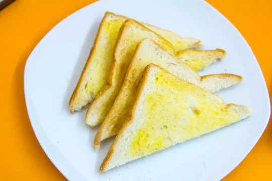 Омлет, овсянка, тосты: рецепты с добавками