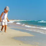 Пляжный отдых с ребёнком: куда поехать и что учесть